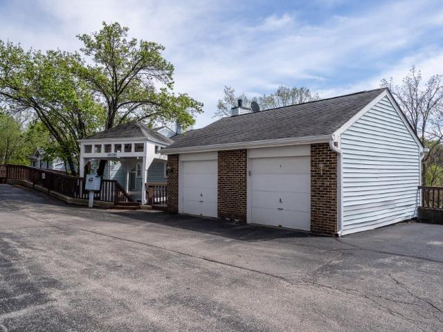 210 Bellepointe Commons