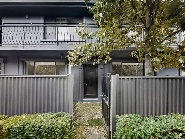 2/10 Braemar Street Essendon