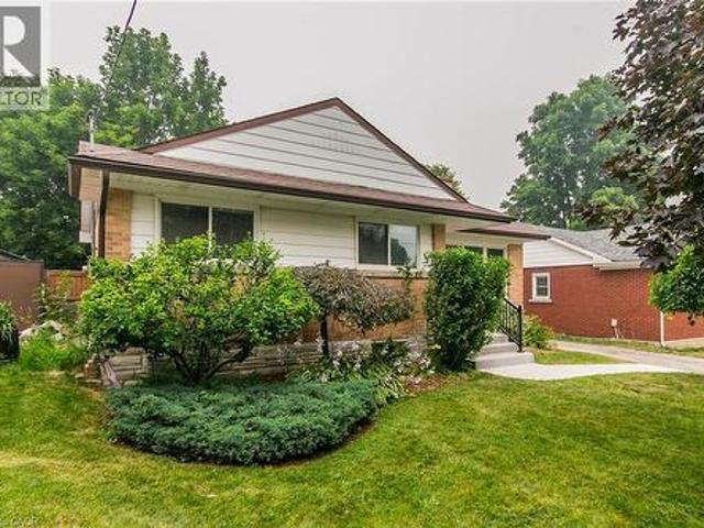 210 Dawson Street, Waterloo, ON, N2L 1S4 house for sale | Listing ID 40847 | Royal LePage