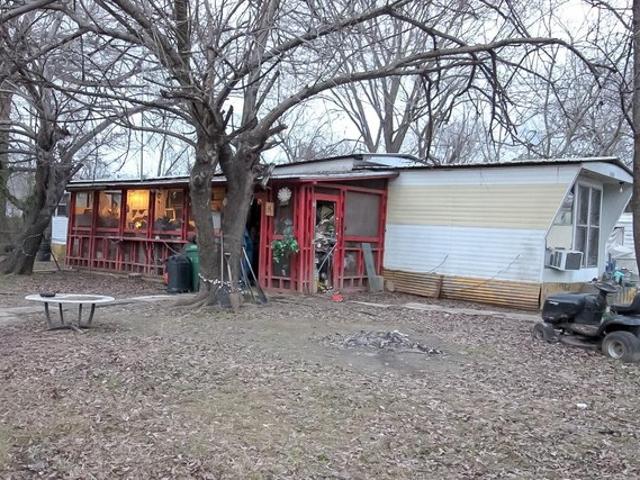 210 E 9th St, Hooks, TX 75561