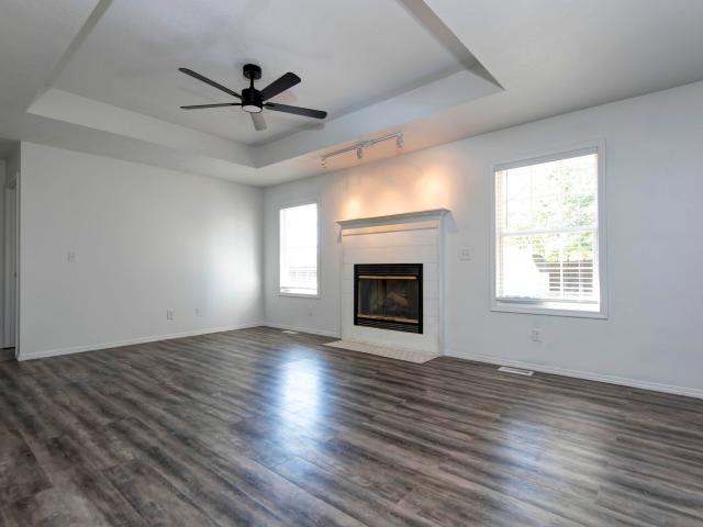210 E Robin Road
