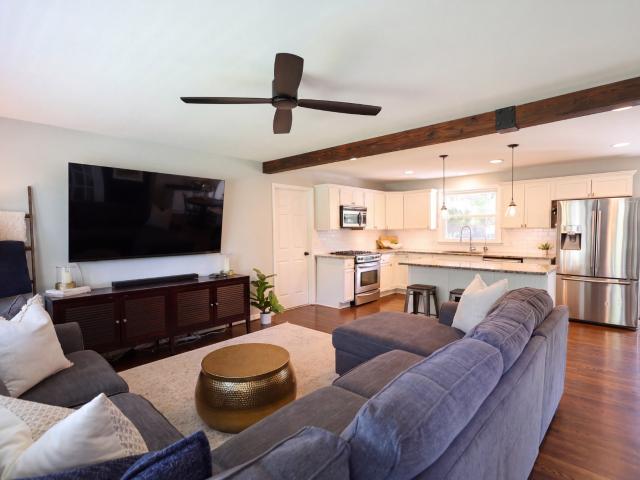 210 Elnora Ct