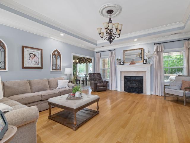 210 Fawn Ln