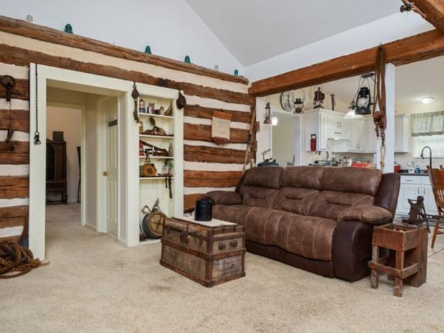 210 Kingwood Dr