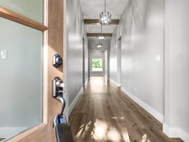 210 Hogan Ln