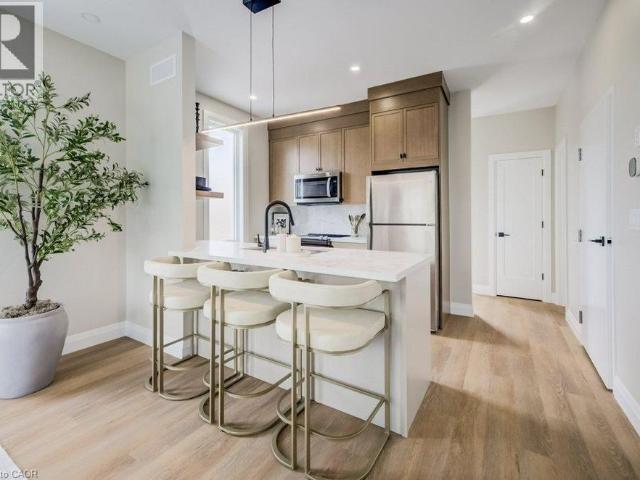 210 HERITAGE Drive Unit# 2 Upper unit The Grove, Kitchener, Ontario, N2B0B5