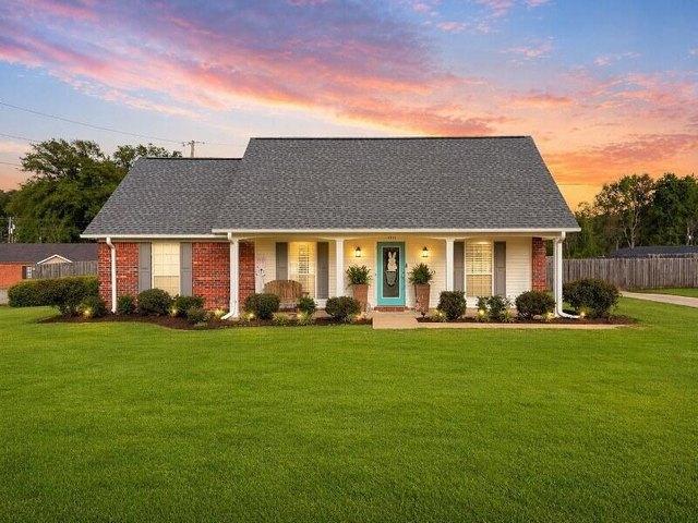210 Ivie Ln, Mantachie, MS 38855