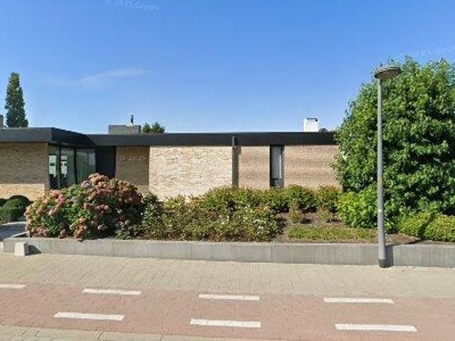 210 m2 apartment for rent in Wingene