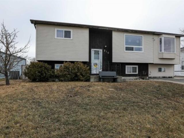 210 Macewan Street, Granum, AB, T0L 1A0 house for sale | Listing ID A2286 | Royal LePage