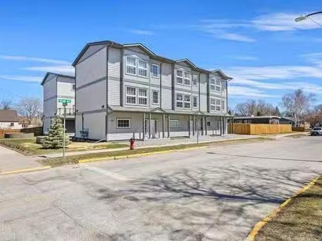 210 Main Street, Selkirk, MB, R1A 0J9 investment for sale L.
