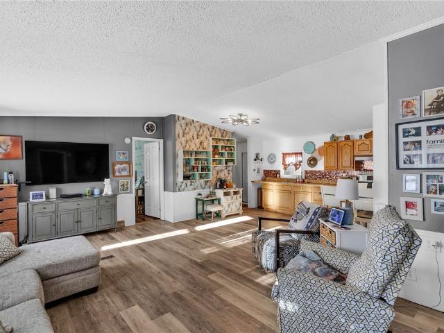 210 Meadow Ln