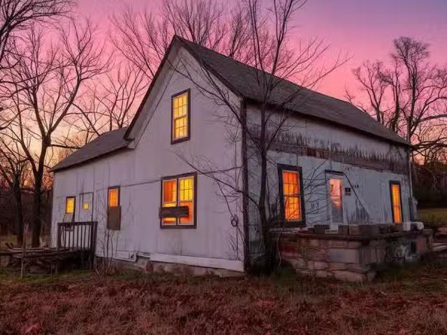 210 N OAK ST, SALEM, AR 72576