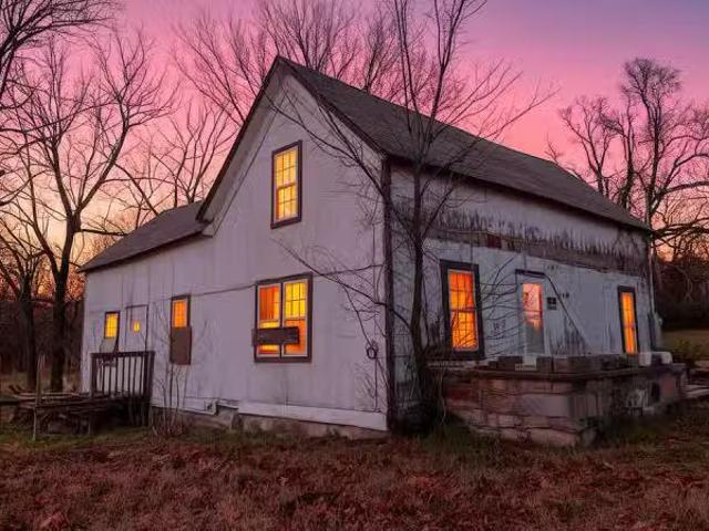 210 N OAK ST, SALEM, AR 72576