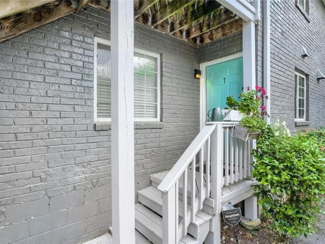 210 Sampson Street 7
