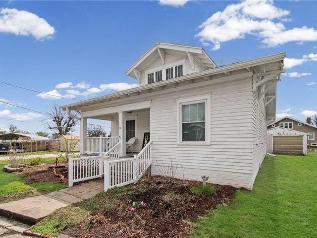 210 W 4th St, Norborne, MO 64668 | MLS #2611
