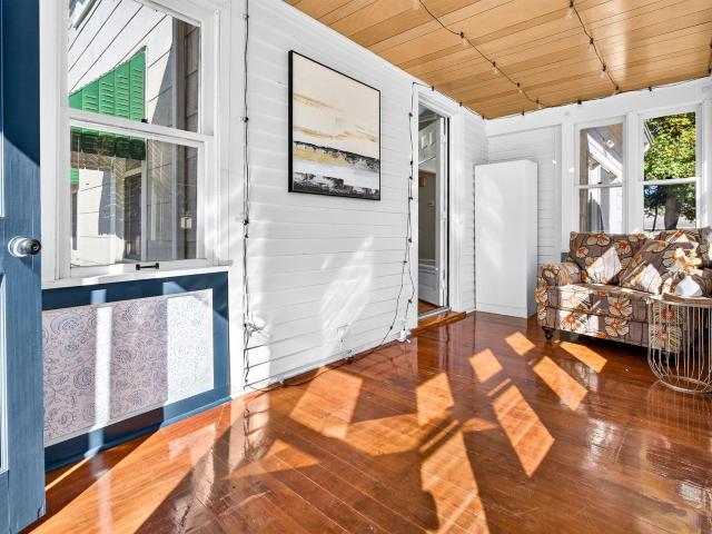 210 W 16TH Avenue