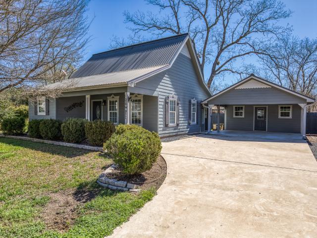 210 W Bell St, Fayetteville, TX 78940 | MLS #42156