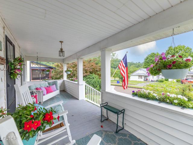 210 Walden Ave