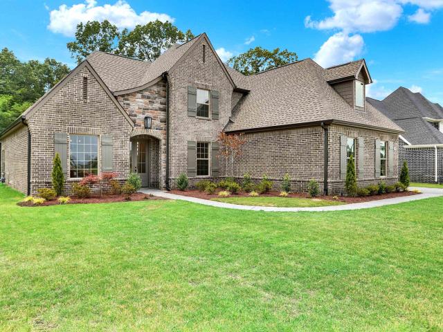 210 wellington cir s