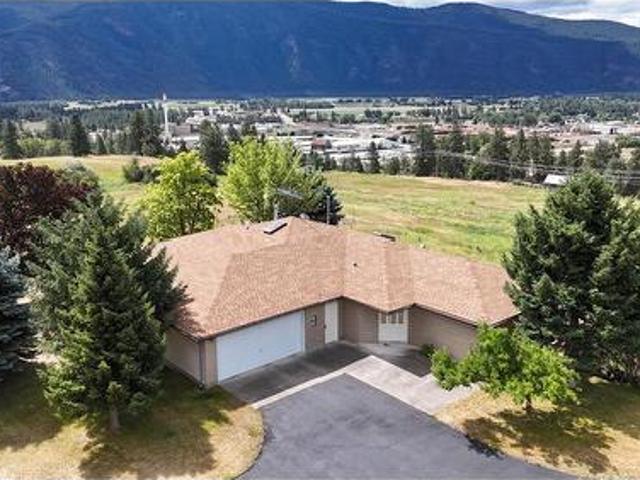 210 Winnipeg Avenue, Grand Forks, BC, V0H 1H0 house for sale | Listing ID 10372 | Royal LePage