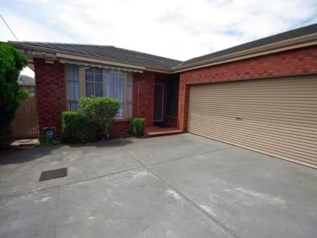 2/114 Wheatley Road, Mc Kinnon VIC 3204 Townhouse For Lease