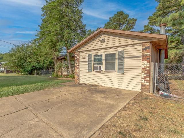 2115 Mitzi Ln