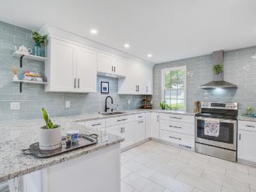 2115 Hunter Creek Drive