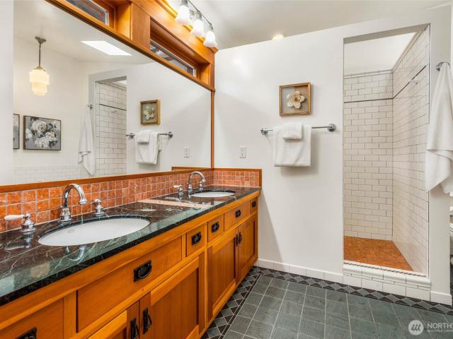 2117 N 36th St, Seattle, WA 98103 | MLS #2564