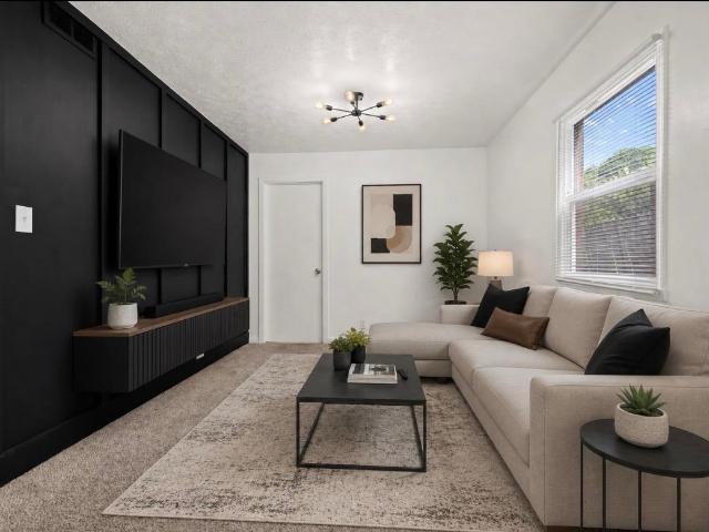 2117 N Alpine