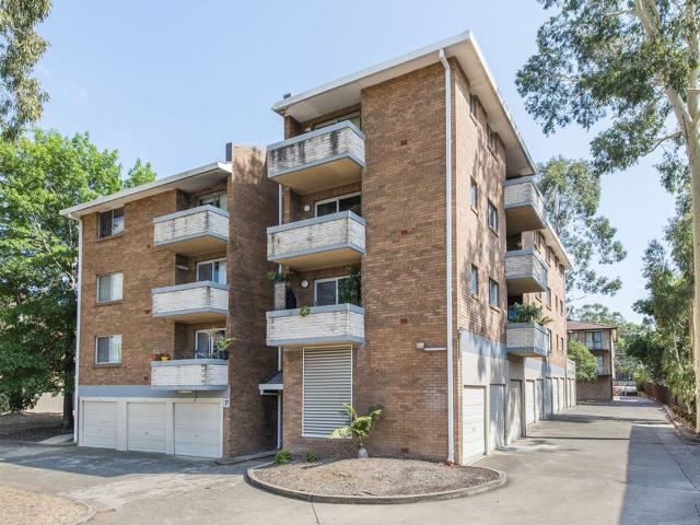 21/17 Santley Crescent Kingswood