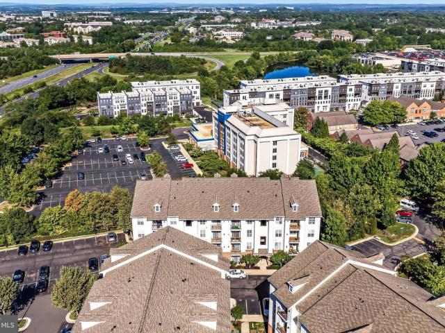 21191 Mcfadden Square # 305