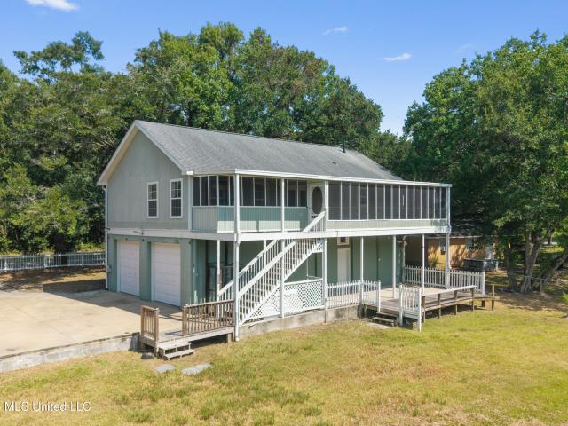 2119 E Simmons Bayou Drive