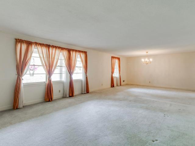 2119 East Lane