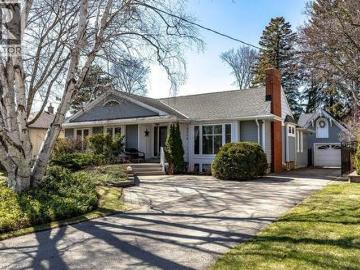 House for sale in Halton - Garden, Office room