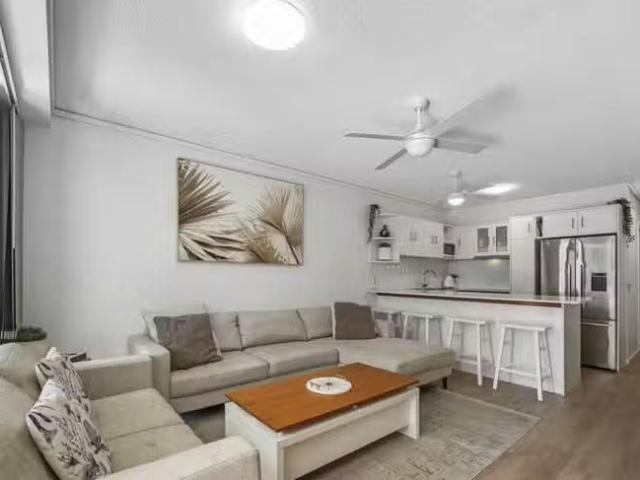 2/119 Sunshine Parade, Miami, QLD 4220 Unit for Rent
