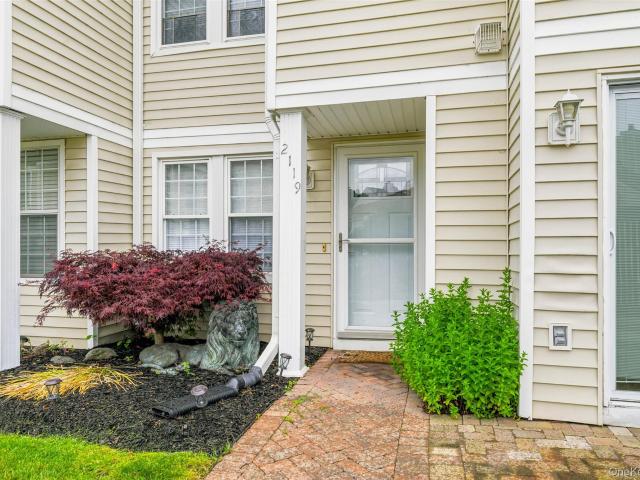 2119 Whispering Hills