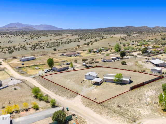 2110 n navajo place