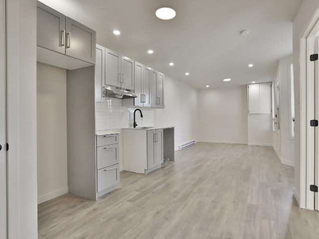 2110 2120 Rue Fullum 3 Bedroom Apartment for Rent at 2110 Rue Fullum, Montréal, QC H2K 3N7 Sainte Marie