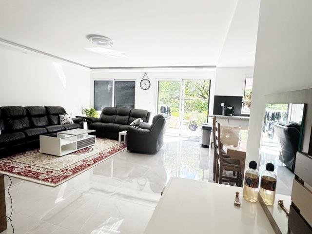 21110 Genlis, très belle et grande maison de T 6 4 chambres, classement DPE A/A, année 2023 au norme RT2012, entrée, double séjour, cuisine ouverte équipée, proche supermarché, Gare.Construction artisans de haut de gamme pour cette maison de 120