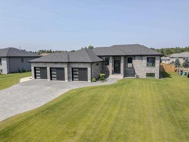 2111 Magnolia Drive, Thunder Bay, ON, P7K 0J3 Luxury House for sale | Listing ID TB2600 | Royal LePage Carriage Trade Luxury Properties