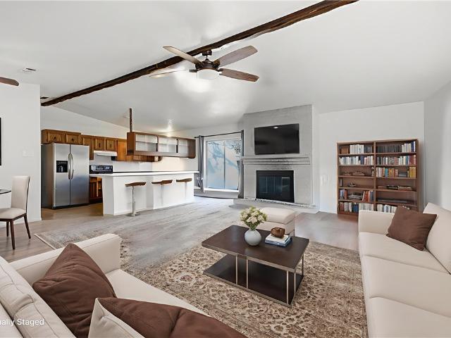 2111 Capeheart