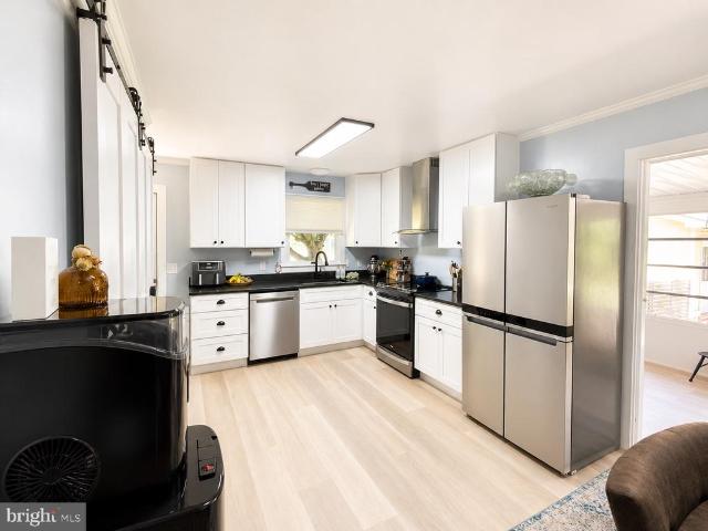 21120 Green Lane