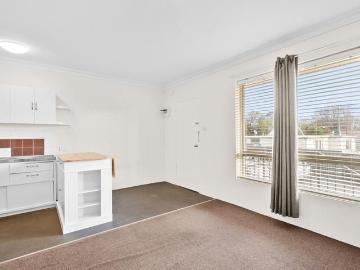 21/124 Henderson Road