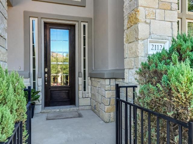 2112 Peoria Dr