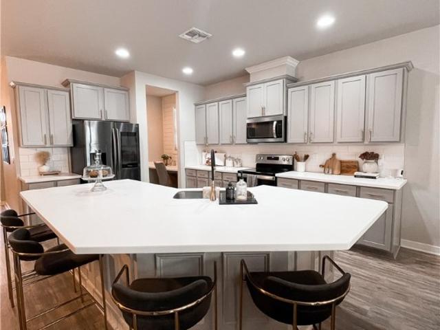 2113 Lighthouse Lakes