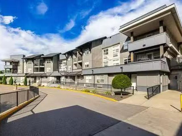 211 1479 Glenmore Road, Kelowna, BC, V1V 2C5 Single Family P.