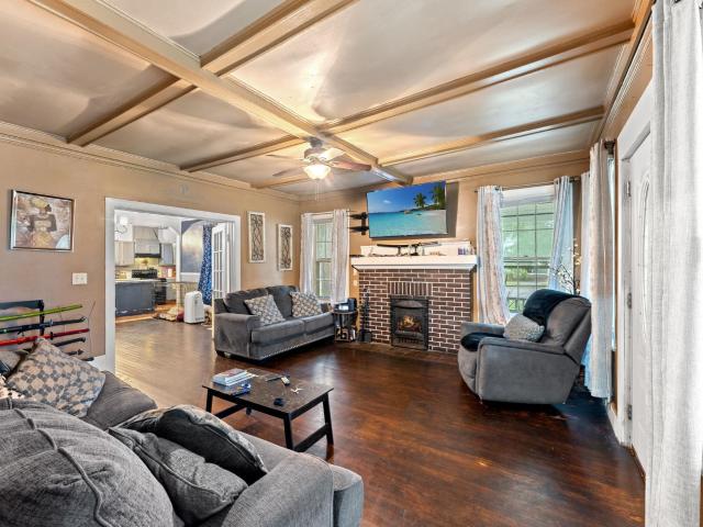 211 14th Ave. S