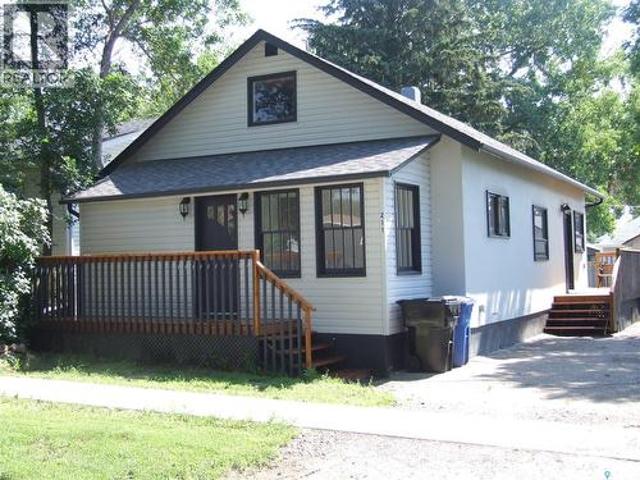 211 2Nd Street W, Leader, SK, S0N 1H0 house for sale | Listing ID SK017649 | Royal LePage
