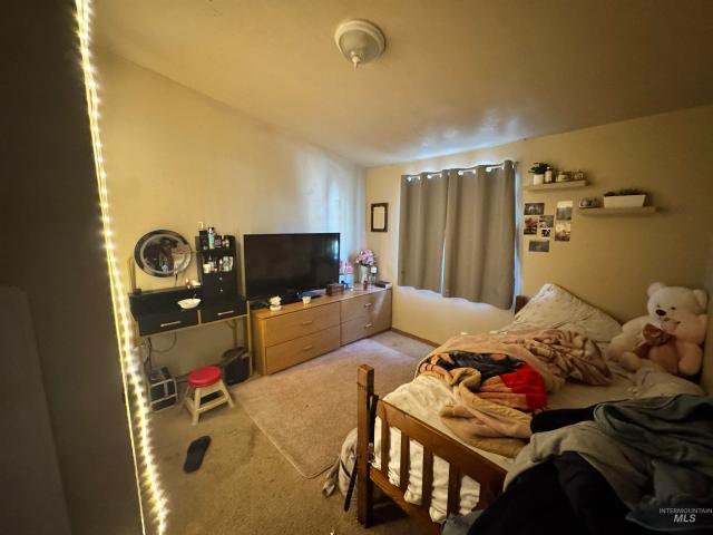 211 5th Ave West