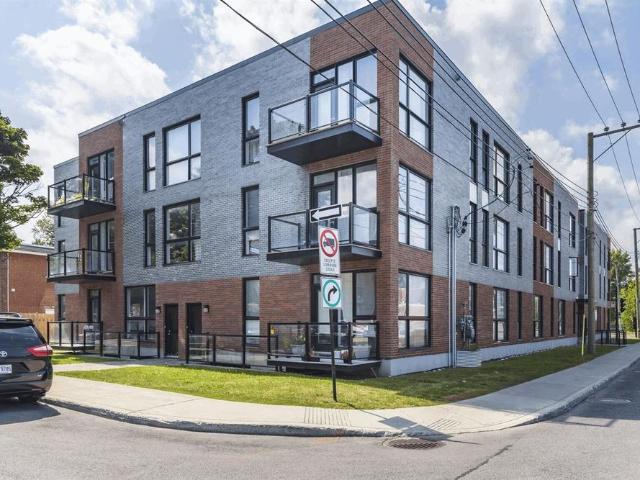 211 7070 Cote Saint Luc Road, Montréal
